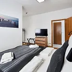 N01 Apartment Im Kuenstlerviertel - Naehe Innenstadt Und Ubahn, 2 Zimmer, 3 Einzelbetten Und Ein Doppelbett